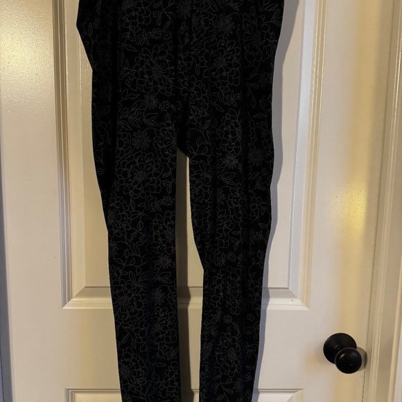 Sonoma Goods for Life MidSize Leggings Black Floral Print - Picture 1 of 4